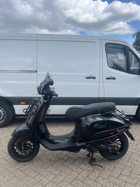 Vespa Sprint 2017- Black on Black