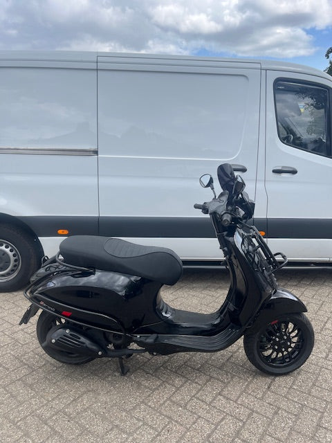 Vespa Sprint 2017- Black on Black